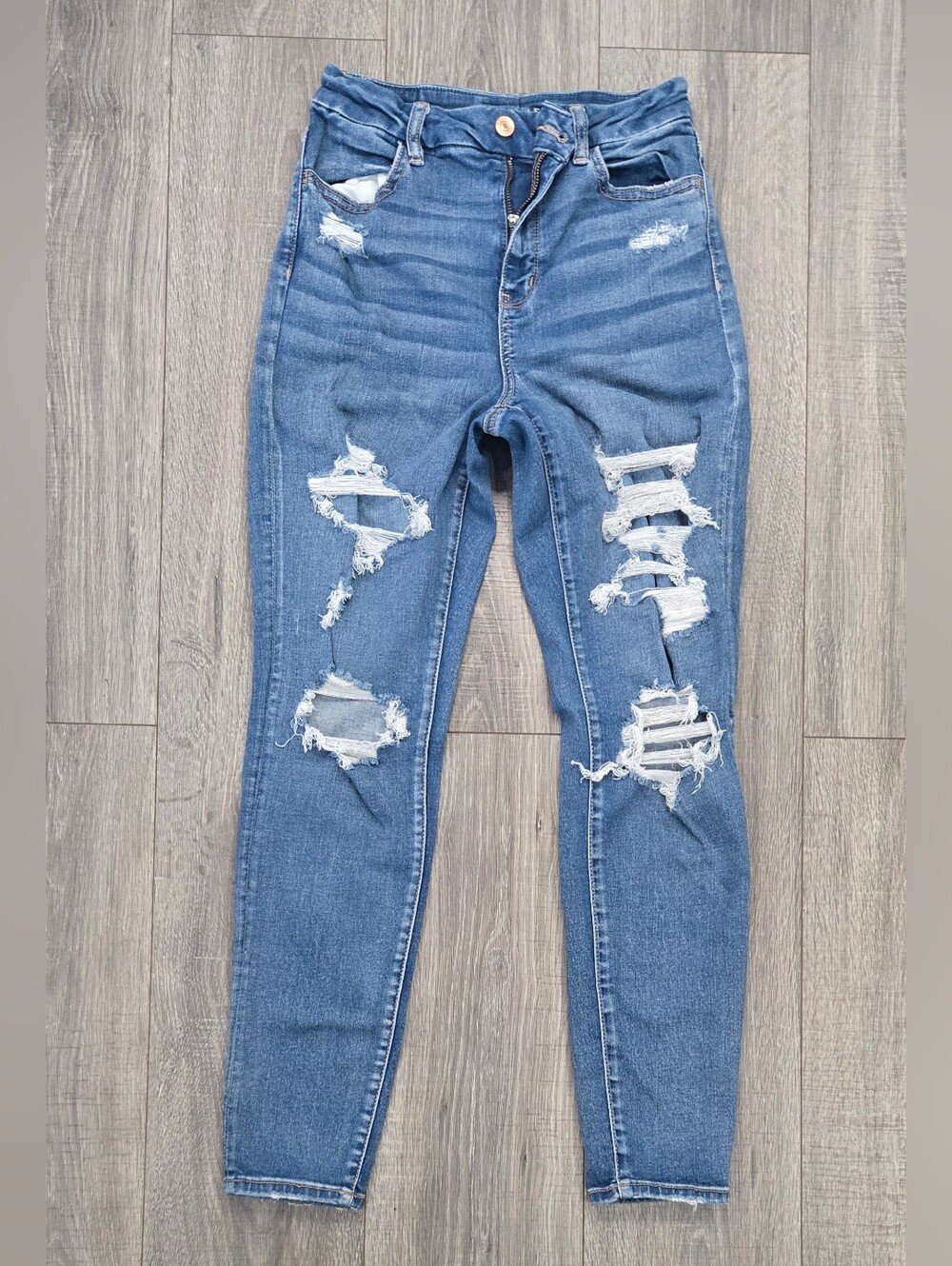 American Eagle Women’s Size 10 High Rise Distressed Skinny Jegging Jeans.